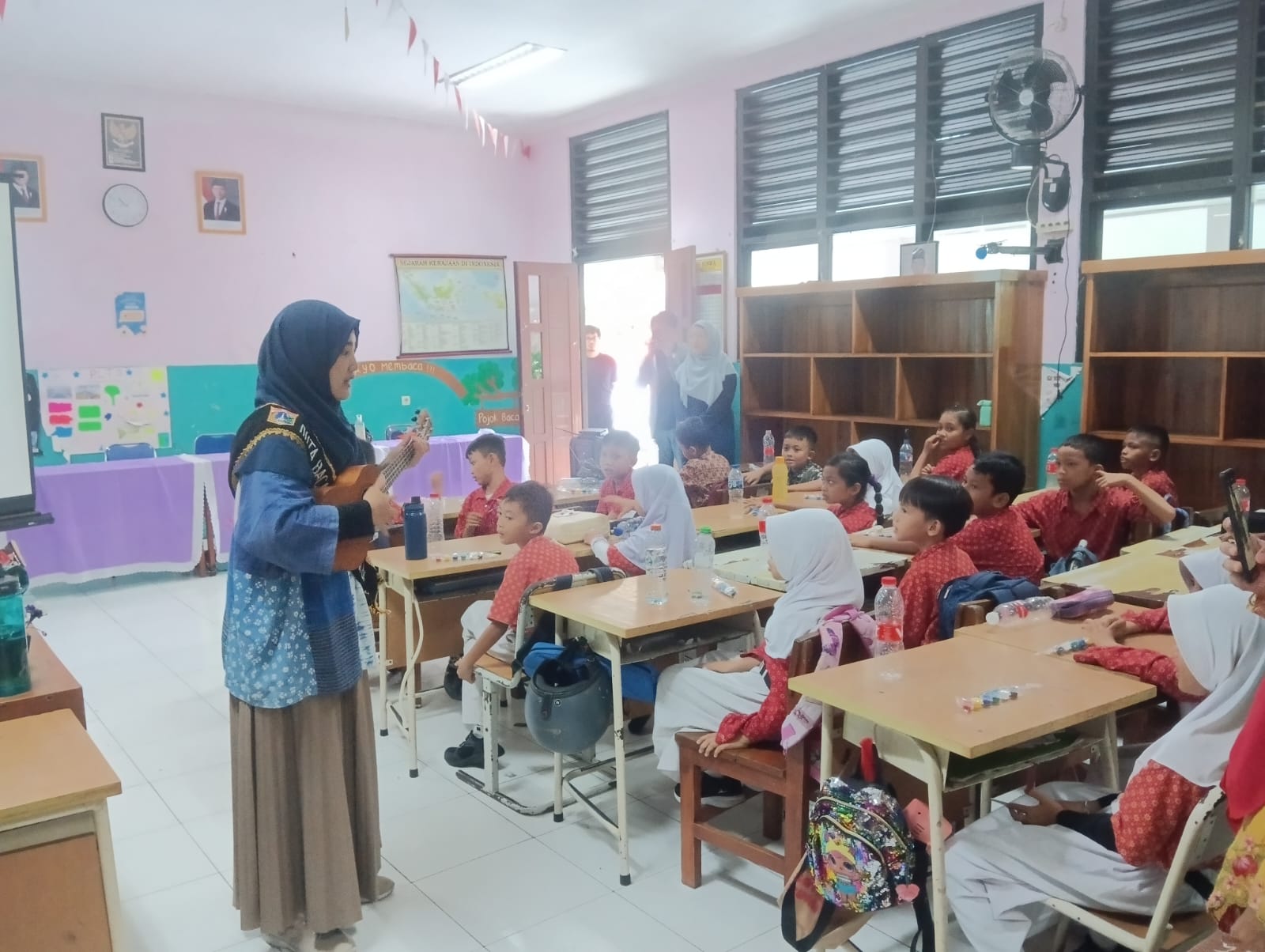 CARIRU Bersama Duta Baca Jakarta Timur : Ekoliterasi Untuk Kebaikan Bumi Di SDN Makasar 07 Pagi